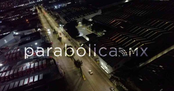 Estrenan alumbrado en calles del Parque Industrial Puebla 2000