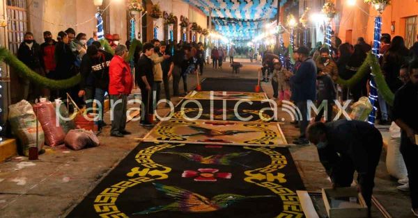 Obtiene Huamantla el R&eacute;cord Guinness por el tapete de aserr&iacute;n m&aacute;s largo del mundo