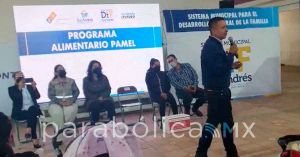 Entrega Edmundo Tlatehui apoyos alimentarios a mujeres cholultecas