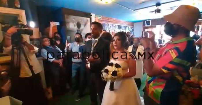 Se celebra la primera boda en la iglesia Maradoniana de Cholula