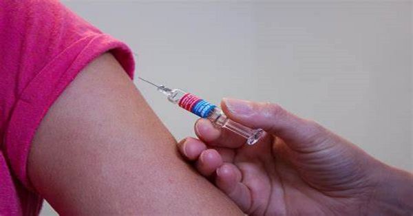 Exhorta Salud a vacunarse contra COVID-19 en 18 módulos permanentes