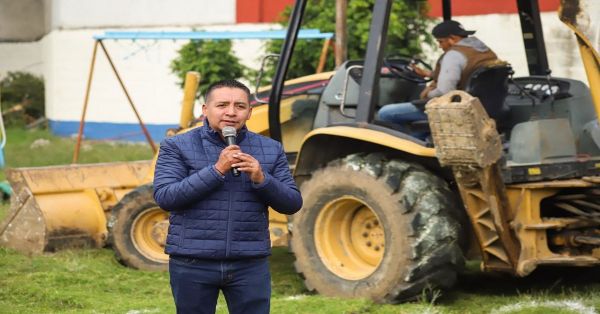 Colocan primera piedra de dos aulas didácticas en Tlaxcalancingo