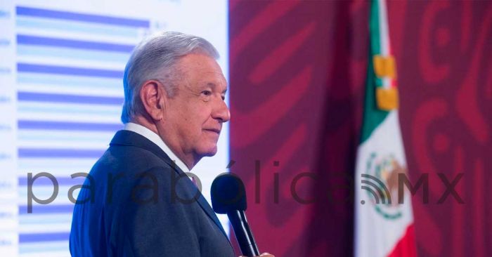 Acusa AMLO a banquero Roberto Hern&aacute;ndez de condicionar avances del Tren Maya
