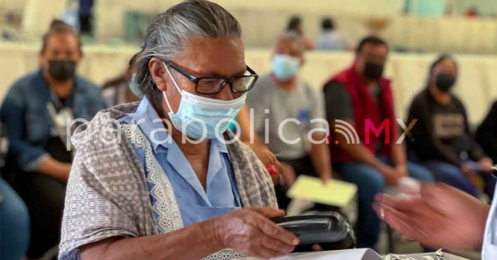 Entregan SEDIF y Beneficencia Pública lentes a poblanos en situación de vulnerabilidad