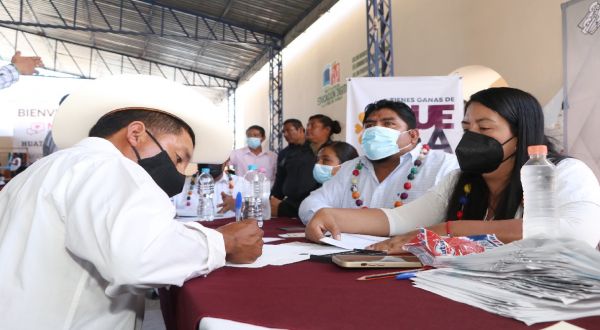 Entrega Desarrollo Rural 207 cheques por sequía en la Mixteca