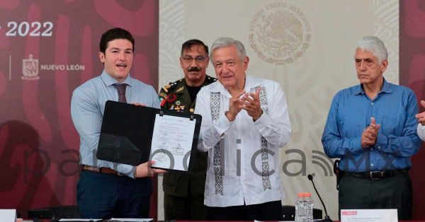 Formalizan L&oacute;pez Obrador y Samuel Garc&iacute;a obras del acueducto &ldquo;El Cuchillo II&rdquo; en NL