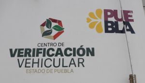 Inicia a cuentagotas la verificación vehicular en Puebla