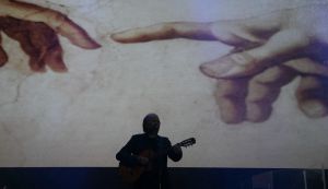 Ochenta mil arman “fiesta” en el Zócalo para despedir a Serrat