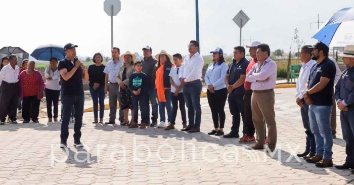 Entrega Mundo Tlatehui la Avenida 16 de Septiembre en San Luis Tehuiloyocan