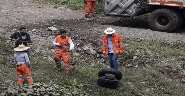 Retiran tres toneladas de residuos sólidos del Puente Negro