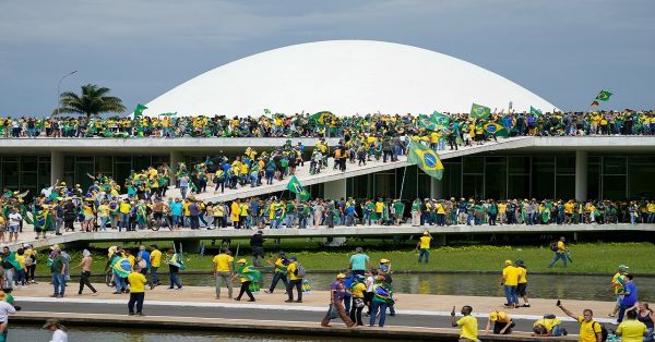 Invaden bolsonaristas Congreso y Palacio Presidencial de Brasil