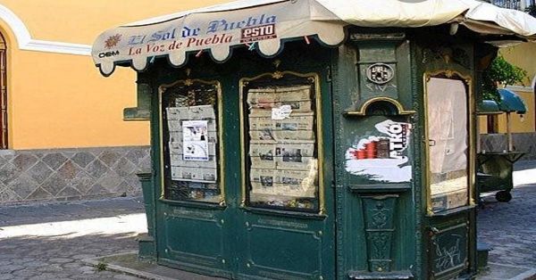Convierten casetas de periódicos en basureros