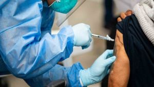 Indigna a Perú el ‘vacunagate’