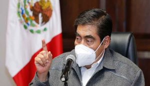 Darán certeza jurídica a las familias poblanas: Barbosa