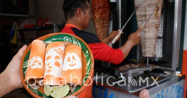 Adornan tacos en el Centro Hist&oacute;rico por el D&iacute;a de Muertos