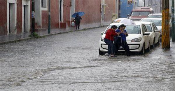 Trabajan de manera conjunta autoridades para atender incidentes por las lluvias en Puebla