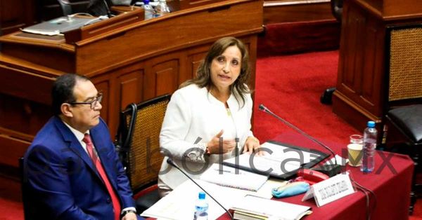 Asume Dina Boluarte Presidencia de Perú tras la destitución de Pedro Castillo