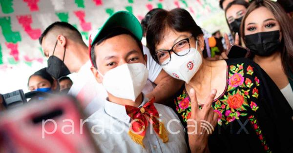 Celebra Lilia Cedillo Ram&iacute;rez las fiestas patrias con estudiantes en CU
