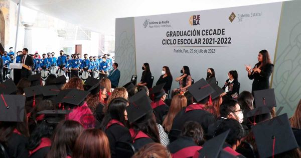 Profesionaliza SEDIF a alumnas y alumnos de los CECADE