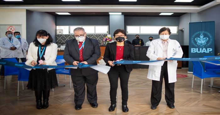 Inauguran cafetería del HUP de la BUAP