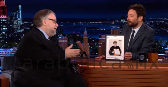 Presume Guillermo del Toro a la UNAM durante su entrevista con Jimmy Fallon