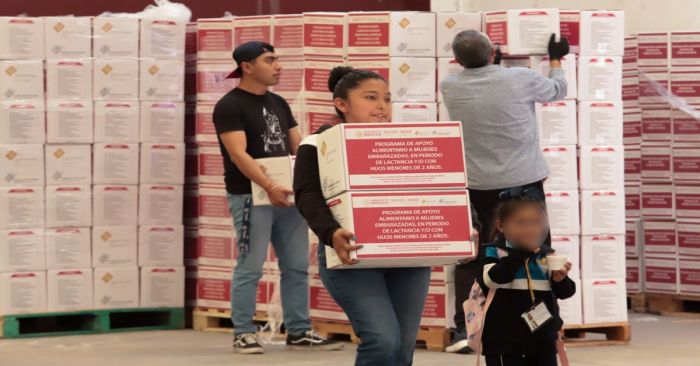 Reciben apoyos alimentarios habitantes de San Pablo Xochimehuacan