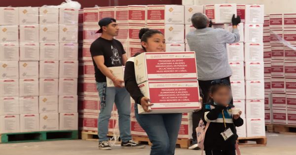Reciben apoyos alimentarios habitantes de San Pablo Xochimehuacan