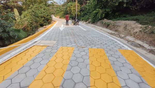 Con intervención de vialidades, gobierno estatal mejora movilidad en la Sierra Negra