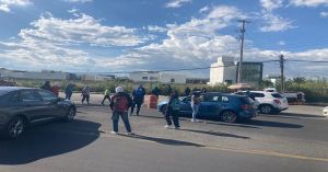 Normalistas de Ayotzinapa &quot;botearon&quot; en la caseta de Atlixcáyotl