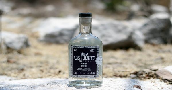 Promueven mezcal poblano en Colombia