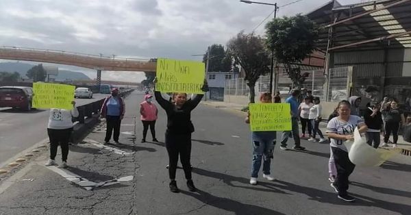 Bloquean familiares de joven desaparecida en Edomex la M&eacute;xico-Puebla