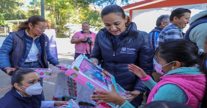 Entregan juguetes en inspectorías de la capital poblana