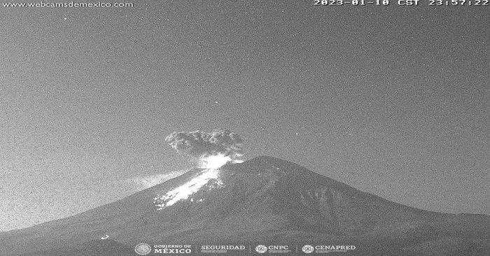 Continúa el Popocatépetl con actividad y hay caída de ceniza