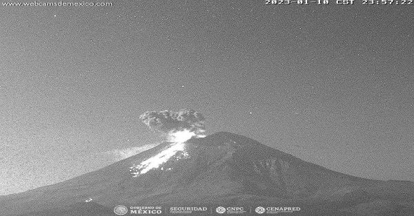 Continúa el Popocatépetl con actividad y hay caída de ceniza