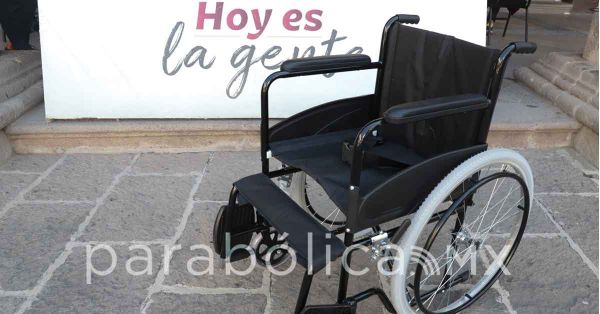 Apoya DIF estatal a personas con discapacidad en el "Martes Ciudadano"