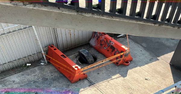 Investigan muerte de hermanas que cayeron a coladera abierta en CDMX