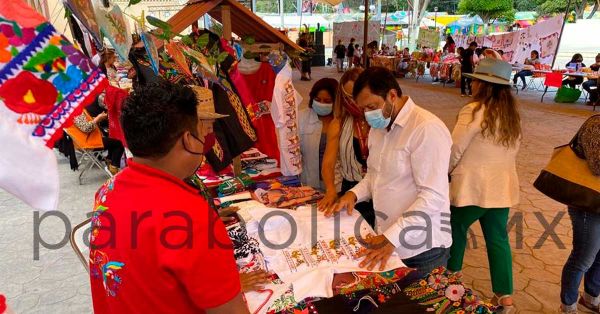 Participan estudiantes de CECADE en la Feria de Miahuatlán 2022