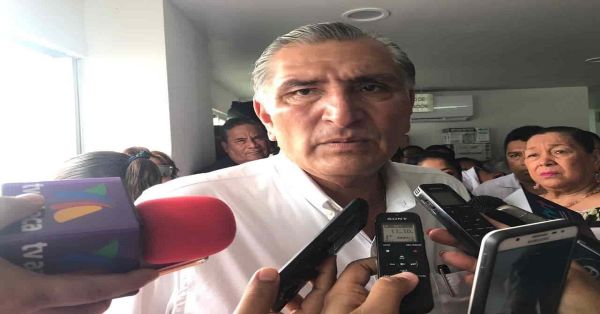 Se reserva comentarios sobre política Adán Augusto en su visita a Puebla