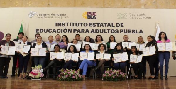 Entrega IEEA reconocimientos a personal por años de servicio
