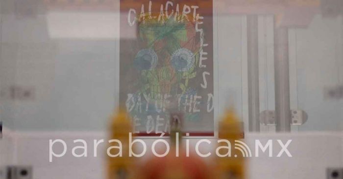 Inauguran la exposición "Calacarteles" en San Andrés Cholula