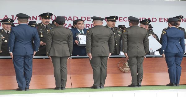 Asiste MBH a la Ceremonia de Graduación de la Escuela de Mando del Ejército y Fuerza Aérea
