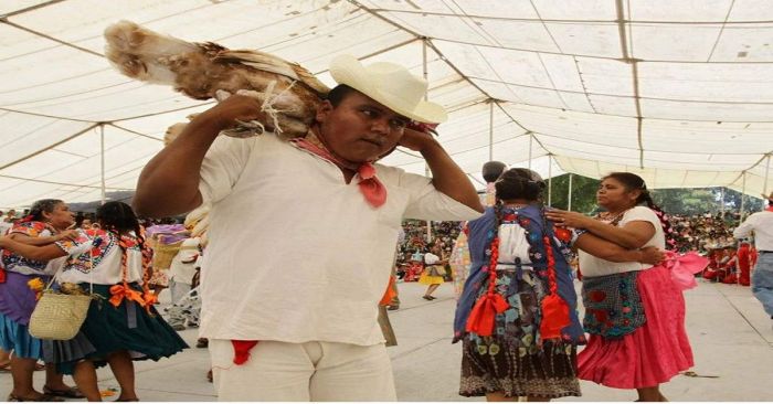 Llama MBH a preservar tradiciones y apoyar la reactivación económica