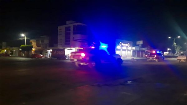 Abandonan cadáveres en camioneta en Tecamachalco