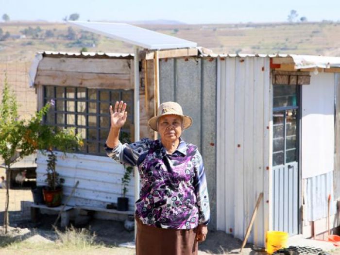 Provee Bienestar energía eléctrica a familias vulnerables de la capital