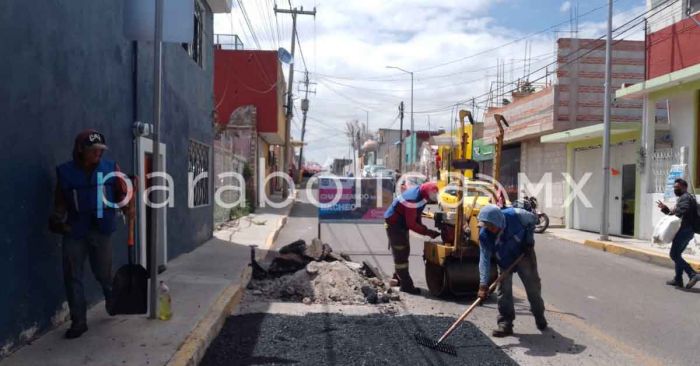 Tapan cuadrillas municipales más de 3 mil baches en una semana