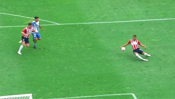 VAR: Arbitraje afecta a La Franja ante Chivas