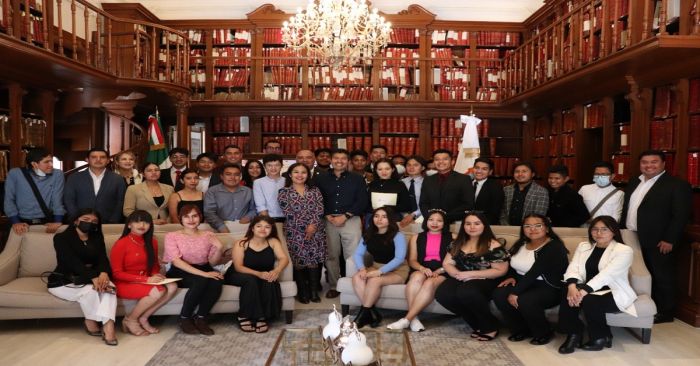 Visitan Cabildo poblano alumnos de Ciencias Pol&iacute;ticas de la BUAP