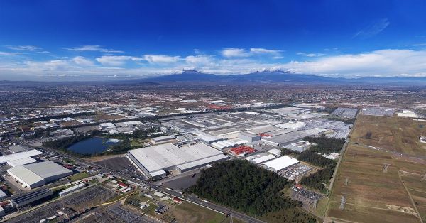 Celebra Volkswagen 55 años de manufactura en su planta de vehículos de Puebla