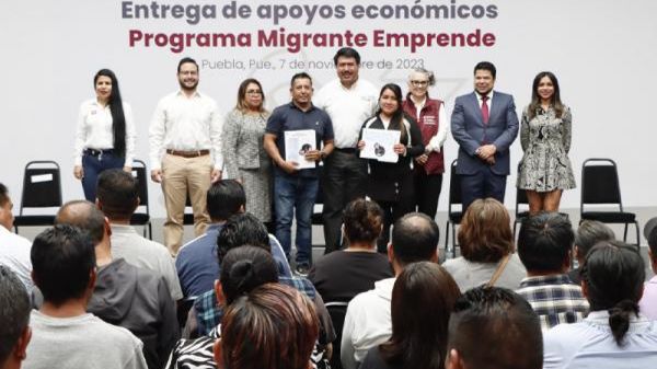 Entregan apoyos del programa &quot;Migrante emprende&quot;