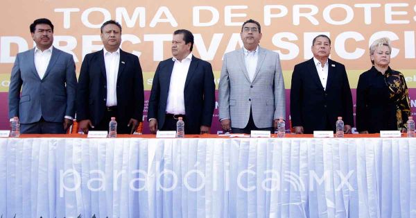 Protesta Alfredo G&oacute;mez Palacios como l&iacute;der del SNTE secci&oacute;n 51